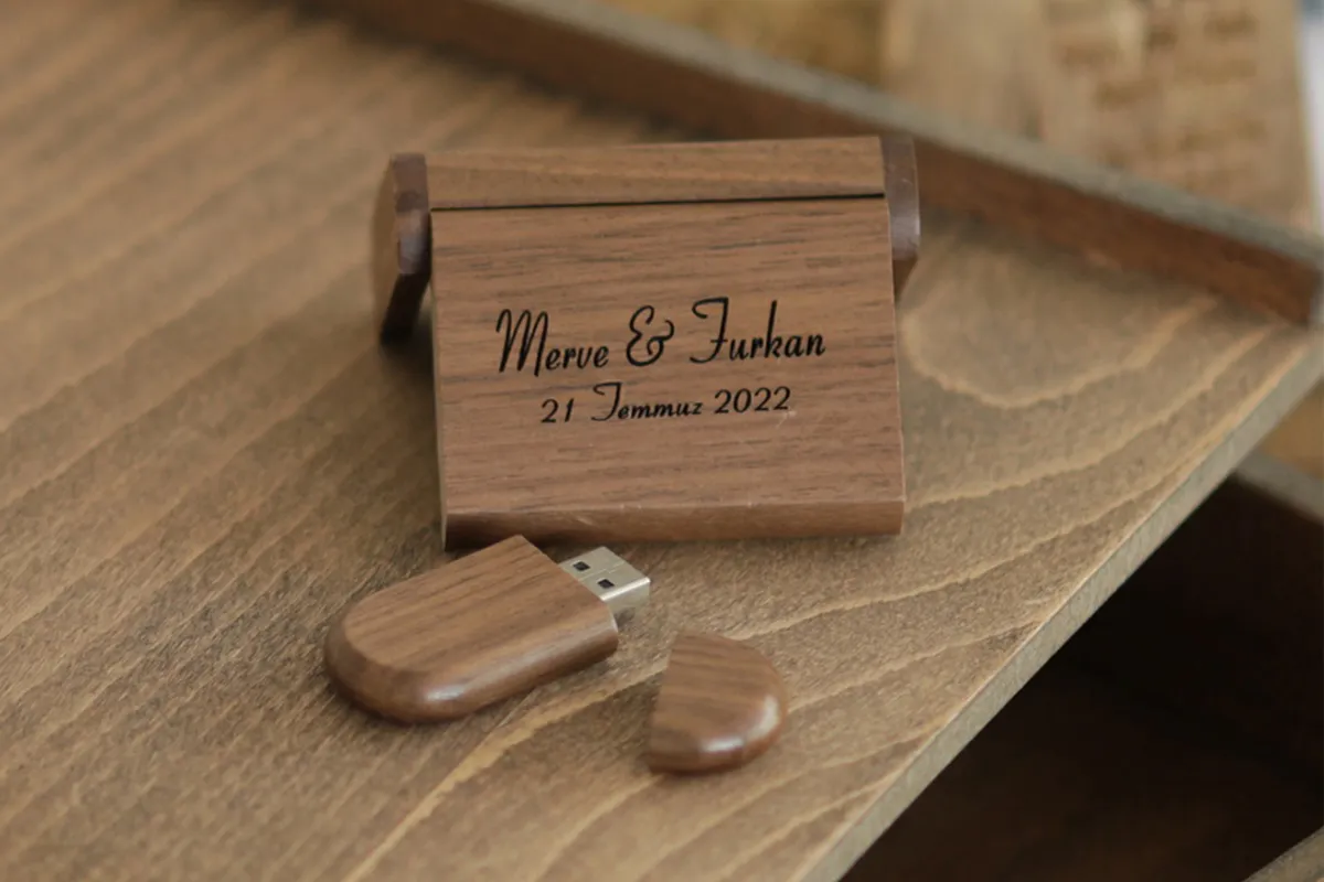 32 GB USB Ahşap